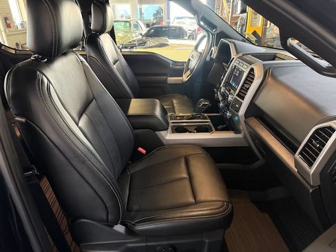 Used 2019 Ford F150 Lariat w/ Equipment Group 502A Luxury AWD/4WD image 14
