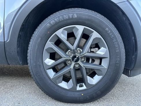 Used 2024 Kia Telluride LX FWD image 18