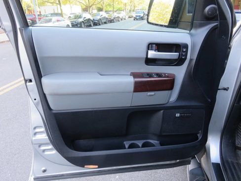 Used 2016 Toyota Sequoia Platinum image 28
