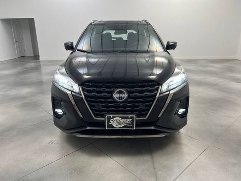 Used 2024 Nissan Kicks SR FWD image 3