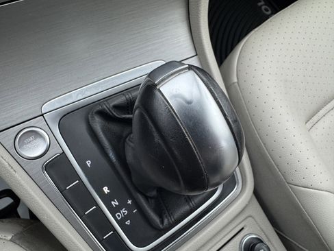 Used 2016 Volkswagen Golf Limited Edition image 28