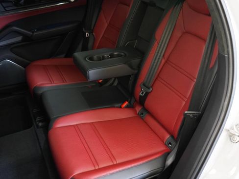 Used 2025 Porsche Cayenne GTS AWD/4WD image 72