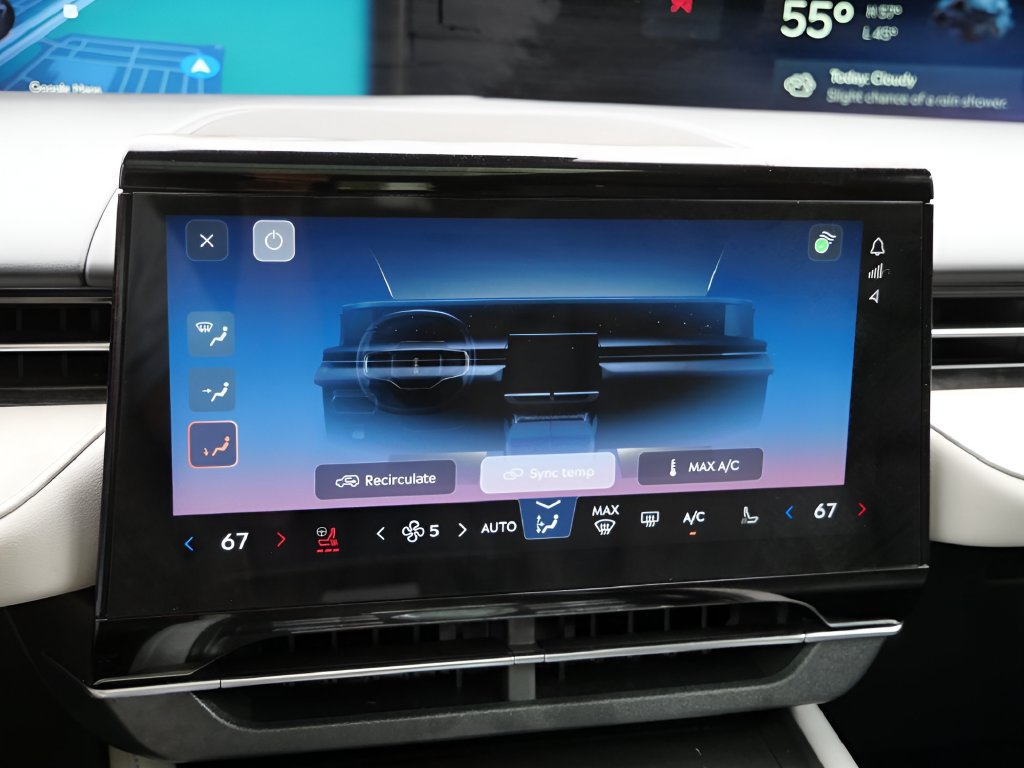 Used 2025 Lincoln Nautilus Reserve AWD/4WD image 24
