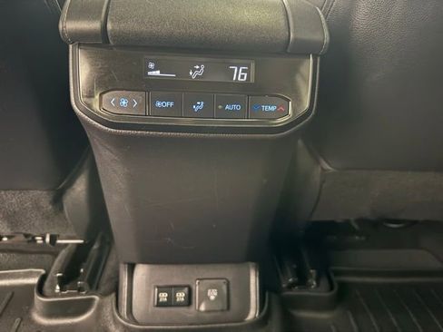 Used 2021 Toyota Highlander Limited image 12