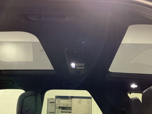 New 2025 Land Rover Discovery S image 15