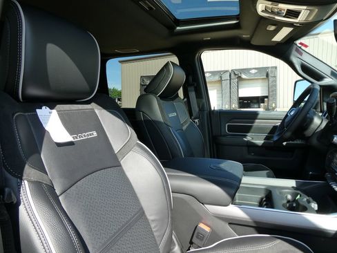 New 2026 RAM 2500 Laramie AWD/4WD image 10
