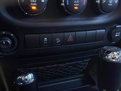Used 2015 Jeep Wrangler Unlimited Sport w/ Quick Order Package 24S AWD/4WD image 17