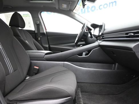 Used 2025 Hyundai Elantra SEL image 7