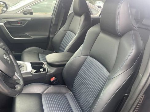 Used 2019 Toyota RAV4 XSE w/ XSE Weather Package AWD/4WD image 9