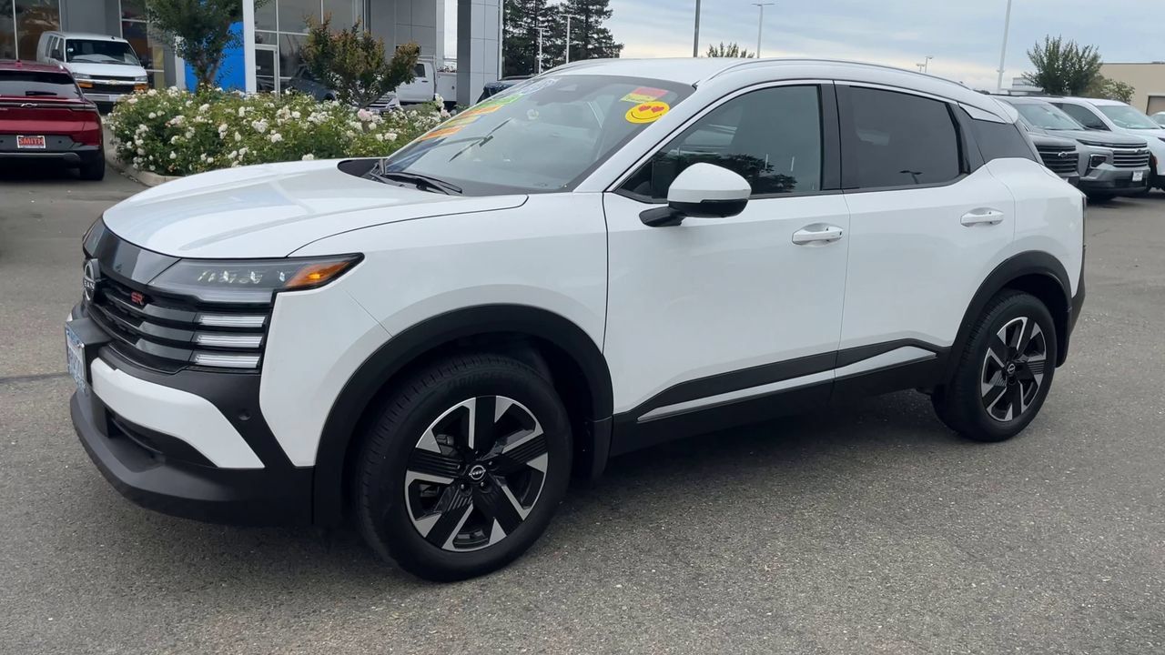 Used 2025 Nissan Kicks SR AWD/4WD image 3