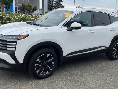 Used 2025 Nissan Kicks SR AWD/4WD image 3