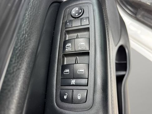 Used 2022 Jeep Grand Cherokee Laredo X image 17