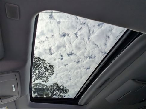 Used 2017 Chevrolet Suburban Premier image 20