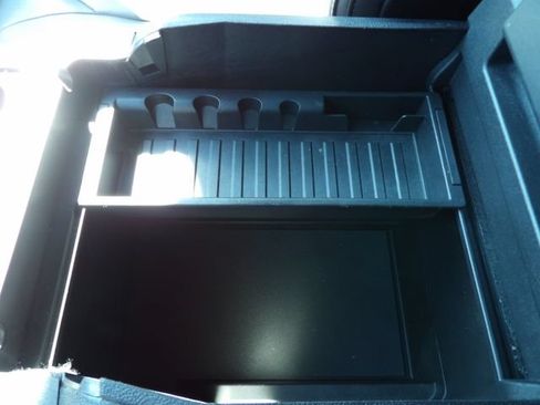 Used 2015 Ford F150 Platinum w/ Equipment Group 701A Luxury AWD/4WD image 37