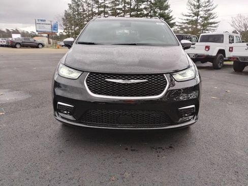 New 2026 Chrysler Pacifica Pinnacle w/ Trailer Tow Group AWD/4WD image 2