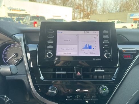 Used 2021 Toyota Camry SE image 18