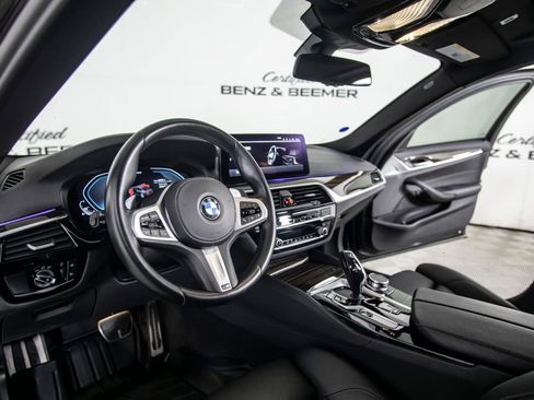Used 2021 BMW 530e w/ M Sport Package image 22