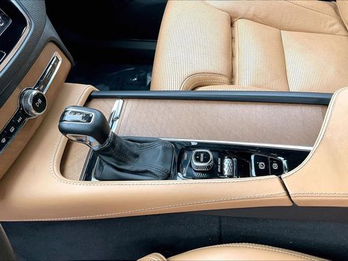 Used 2017 Volvo XC90 T6 Inscription w/ Vision Package image 20