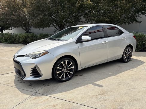 Used 2017 Toyota Corolla SE w/ SE Premium Package FWD image 3