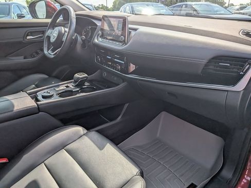 Used 2023 Nissan Rogue SL AWD/4WD image 29