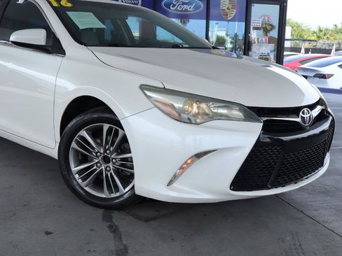 Used 2016 Toyota Camry SE FWD image 2