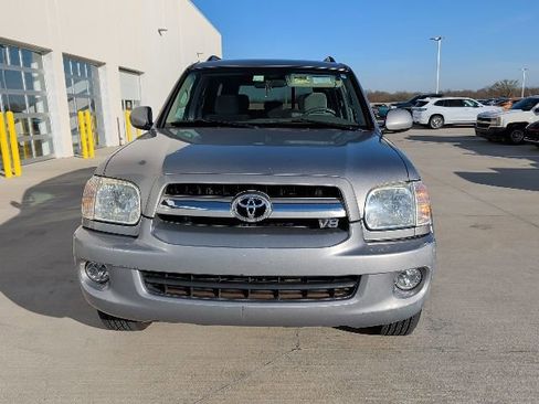 Used 2005 Toyota Sequoia SR5 image 4
