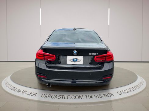 Used 2017 BMW 320i Sedan RWD image 5