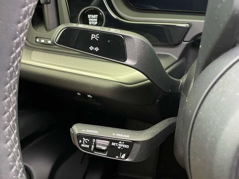 Certified 2025 Porsche Cayenne AWD/4WD image 40