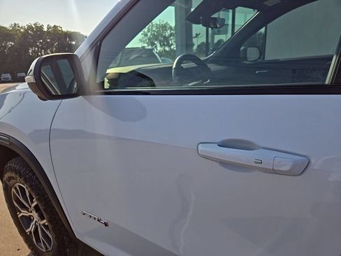Used 2026 GMC Acadia AT4 w/ Luxury Package AWD/4WD image 29