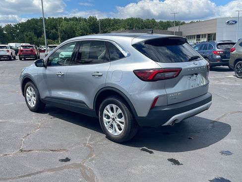 Used 2023 Ford Escape Active w/ Tech Pack #2 AWD/4WD image 3