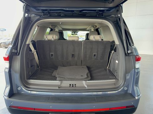 Used 2022 Lincoln Navigator Reserve AWD/4WD image 7