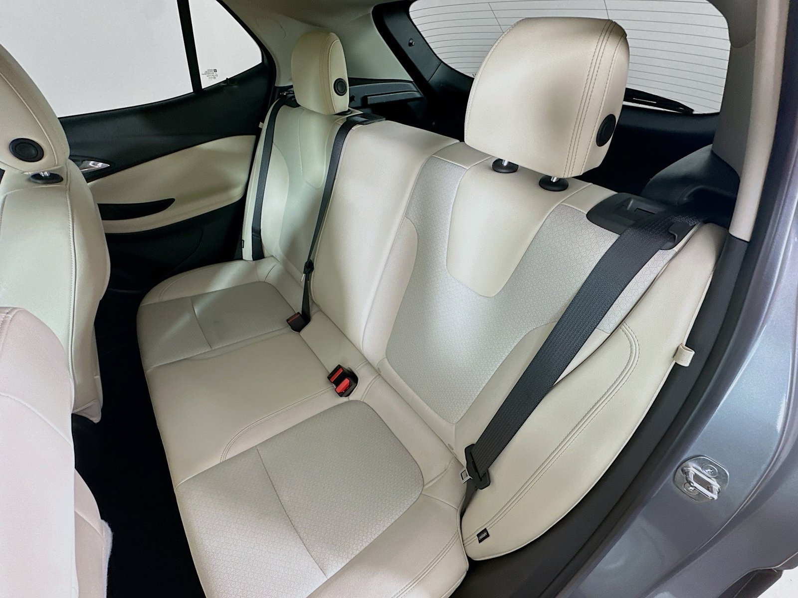 Used 2023 Buick Encore GX Preferred w/ Cold Weather Comfort Package FWD image 32