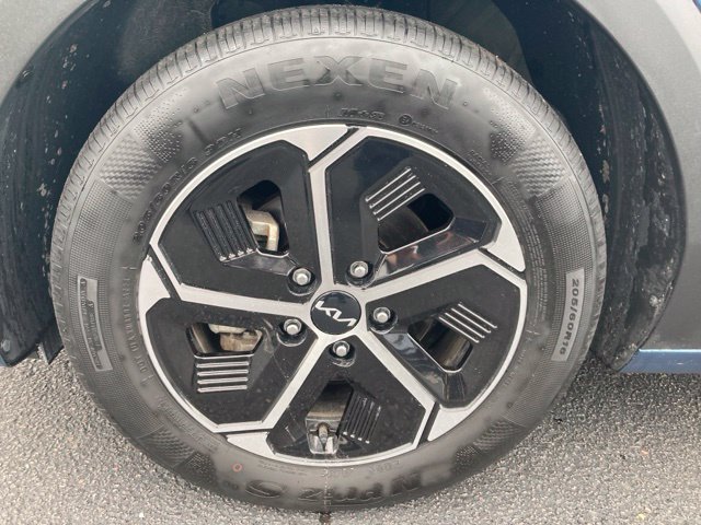 Used 2024 Kia Niro EX w/ EX Cold Weather Package FWD image 13