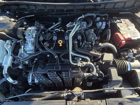 Used 2024 Nissan Altima 2.5 SV image 19