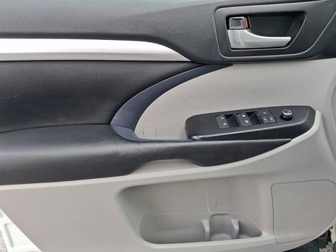 Used 2019 Toyota Highlander XLE AWD/4WD image 12