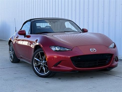 Used 2016 MAZDA MX-5 Miata Grand Touring image 2