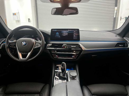 Used 2023 BMW 530e xDrive w/ Luxury Seating Package AWD/4WD image 10