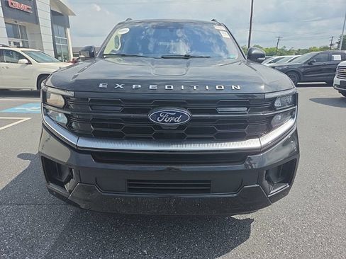 Used 2025 Ford Expedition Platinum AWD/4WD image 8