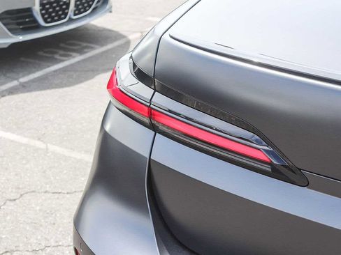 New 2026 BMW 740i w/ Premium Package RWD image 7