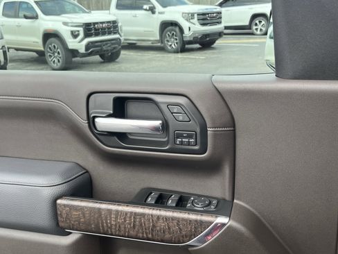 Used 2022 GMC Sierra 1500 Denali w/ Denali Premium Package image 11