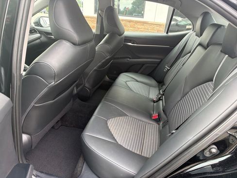 Used 2020 Toyota Camry SE FWD image 5
