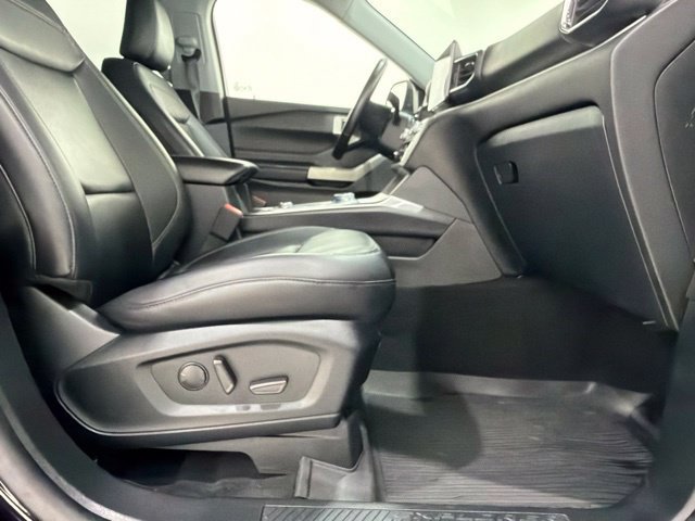 Used 2021 Ford Explorer XLT w/ Equipment Group 202A AWD/4WD image 22