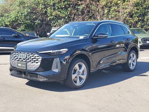 Used 2025 Audi Q5 Premium Plus AWD/4WD image 2