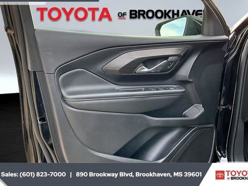 Used 2024 GMC Terrain SLE image 17