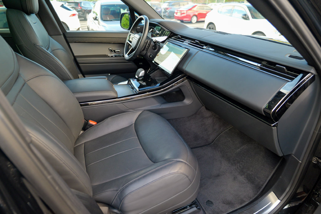 Used 2025 Land Rover Range Rover Sport SE AWD/4WD image 37