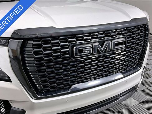 Certified 2024 GMC Yukon Denali Ultimate w/ LPO, Illumination Package AWD/4WD image 32