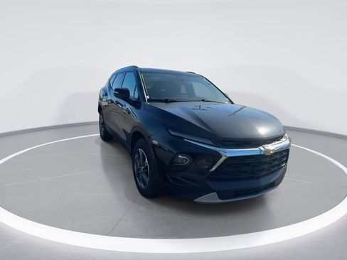 Used 2024 Chevrolet Blazer LT FWD image 2