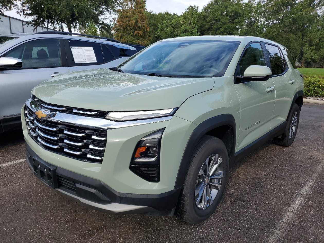Used 2026 Chevrolet Equinox LT AWD/4WD image 2