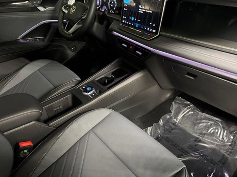 New 2026 Volkswagen Tiguan SE image 15