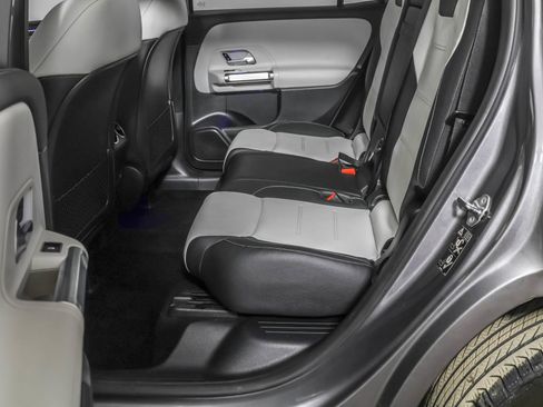 Used 2021 Mercedes-Benz GLB 250 4MATIC w/ AMG Line image 35